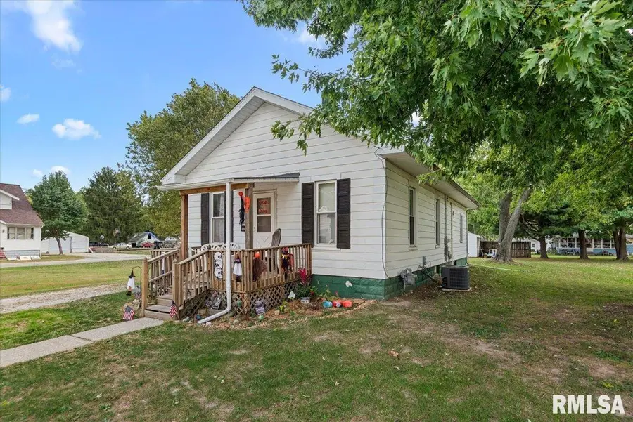 720 E Thompson Street, Taylorville, IL 62568 - #3