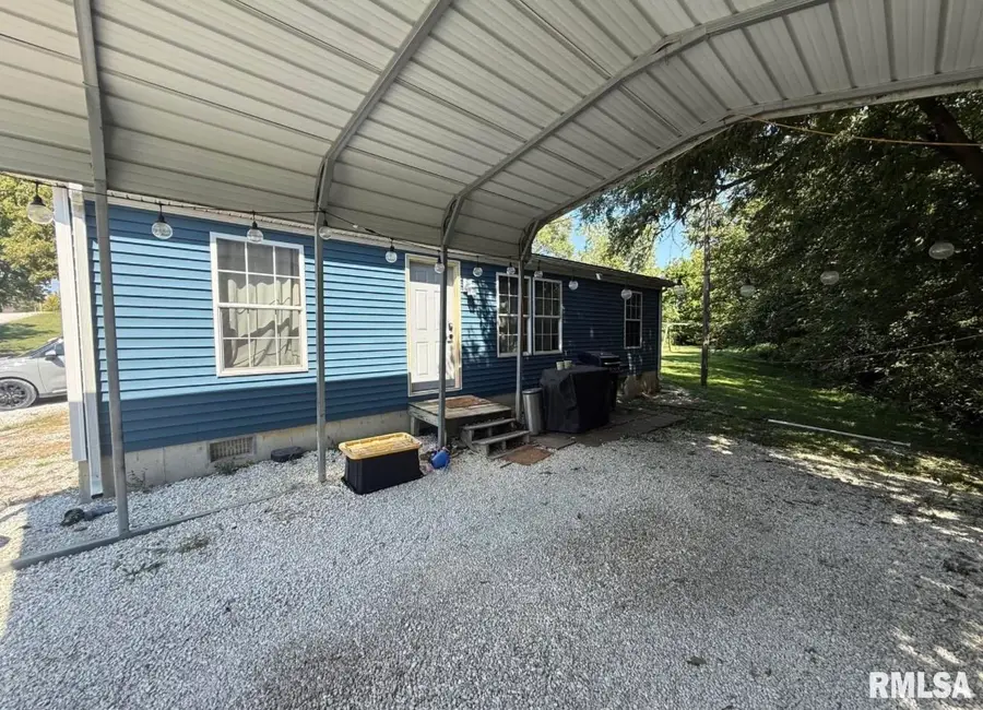 411 S Iowa Street, Camp Point, IL 62320 - #2