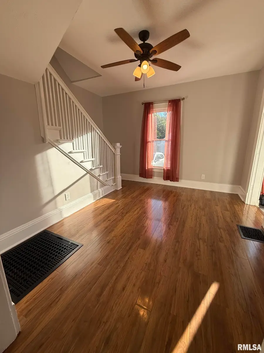 335 Gladstone Street, Jacksonville, IL 62650 - #3