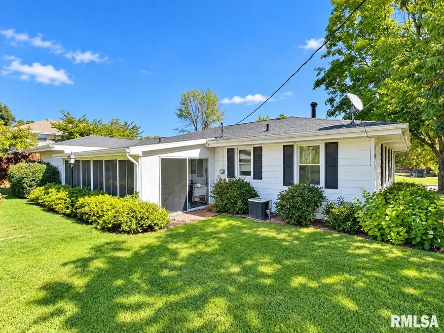 11 Newland Lane, Jacksonville, IL 62650 - #2