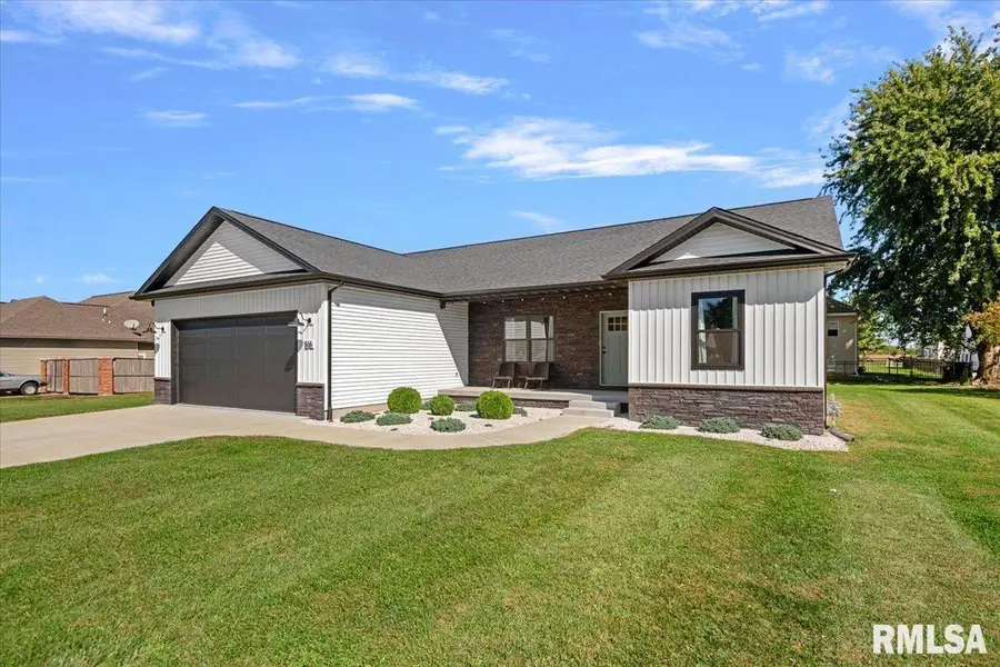 516 Bayberry Lane, Athens, IL 62613 - #2