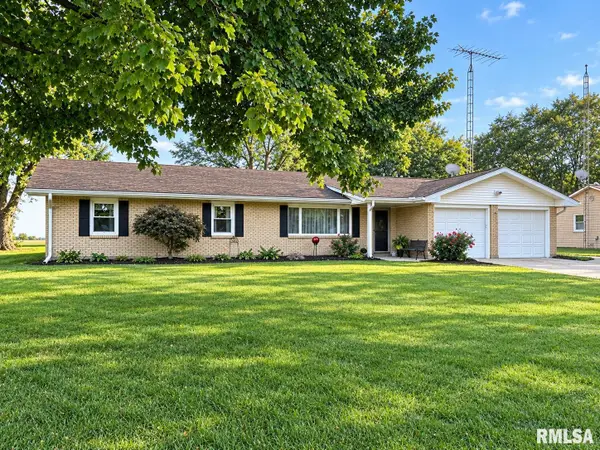 207 Spring Bay Drive, Jacksonville, IL 62650-9586