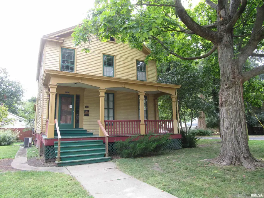 1005 Grove Street, Jacksonville, IL 62650 - #2