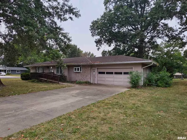 285 Sunset Drive, Virden, IL 62690