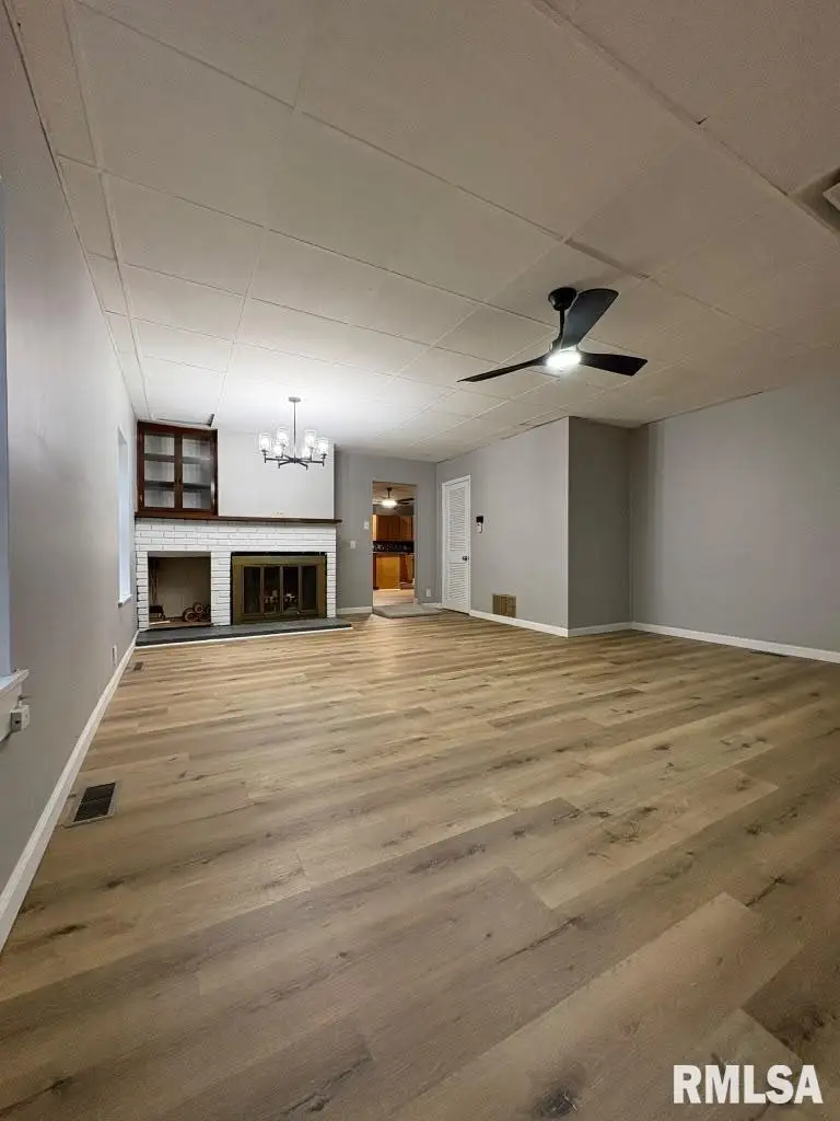 1324 E Black Avenue, Springfield, IL 62702 - #3