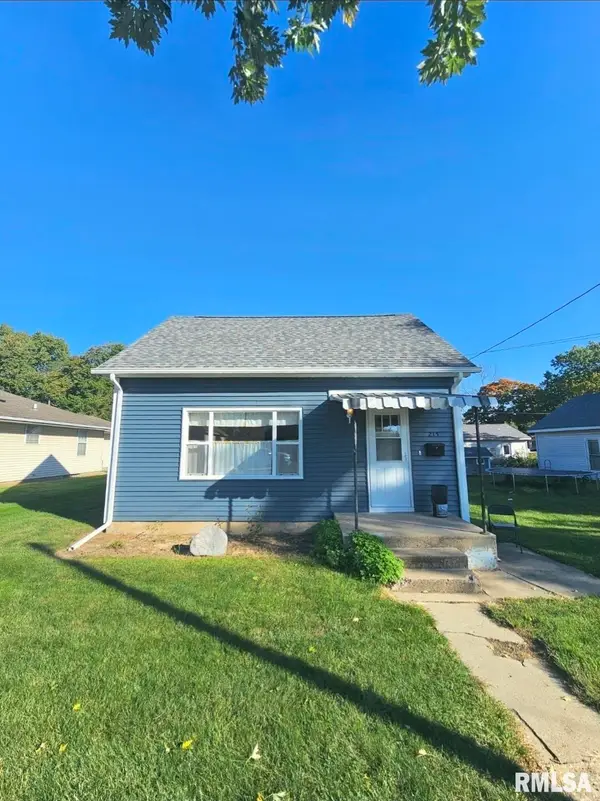 215 E Rutledge Street, Petersburg, IL 62675