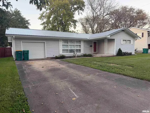 1124 Bobby Avenue, Macomb, IL 61455