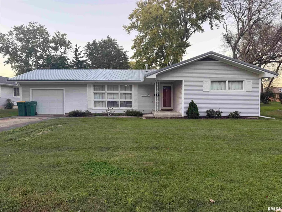 1124 Bobby Avenue, Macomb, IL 61455 - #2