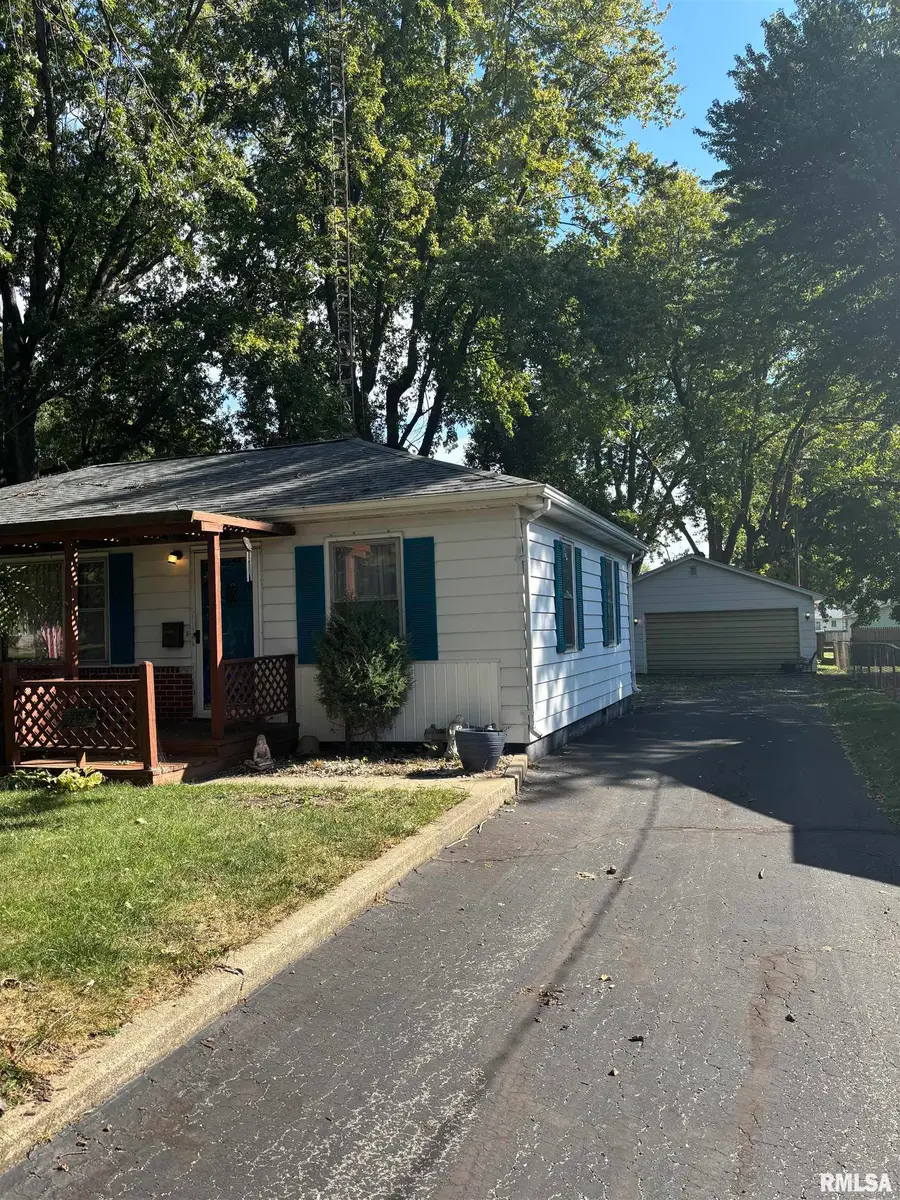1616 Elmwood Street, Jacksonville, IL 62650 - #2