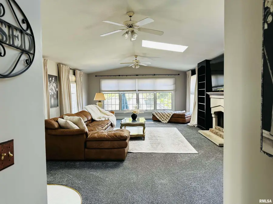 1318 W Lafayette Avenue, Jacksonville, IL 62650 - #3