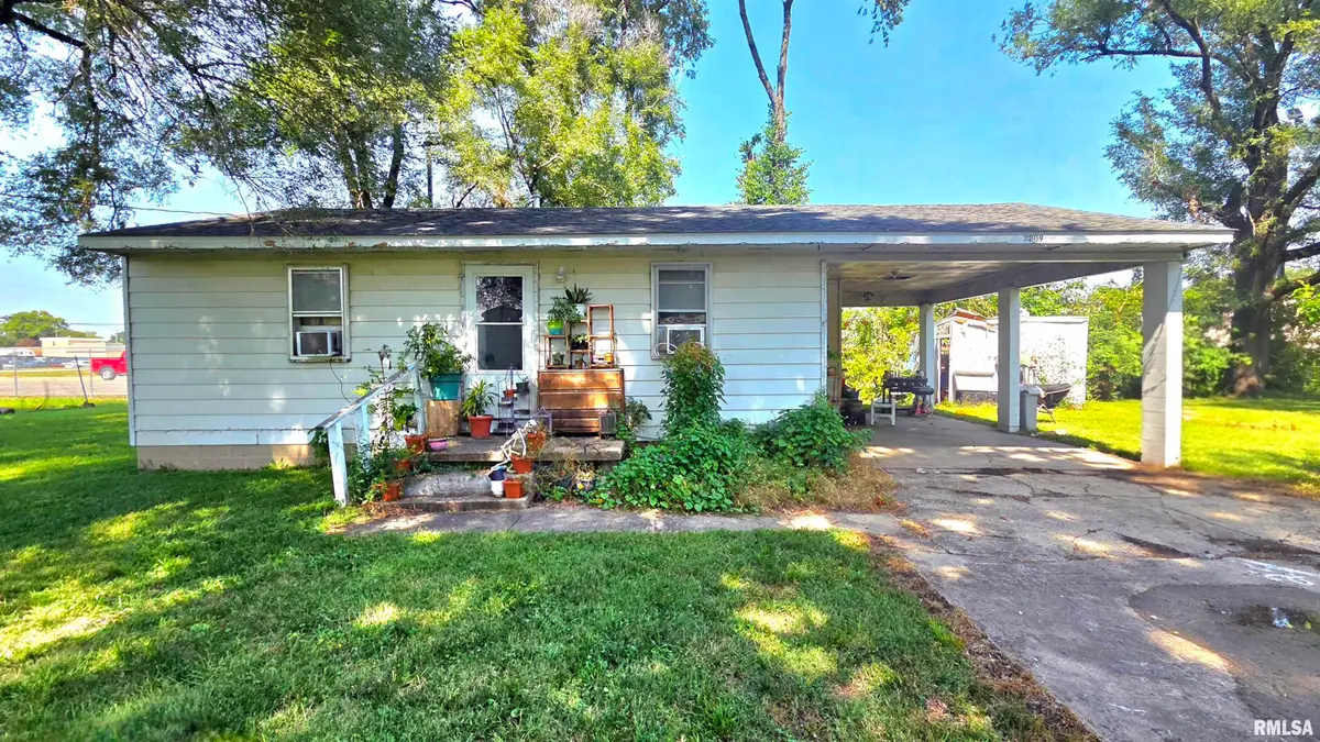 730 N Dirksen Parkway, Springfield, IL 62702 - #1