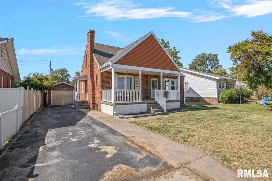 711 N Webster Street, Taylorville, IL 62568 - #2