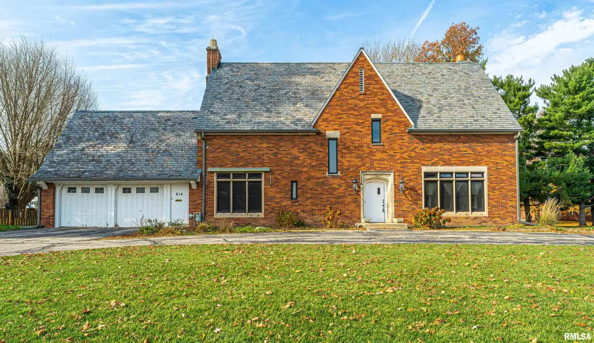 614 N Vine Street, Mount Pulaski, IL 62548 - #1