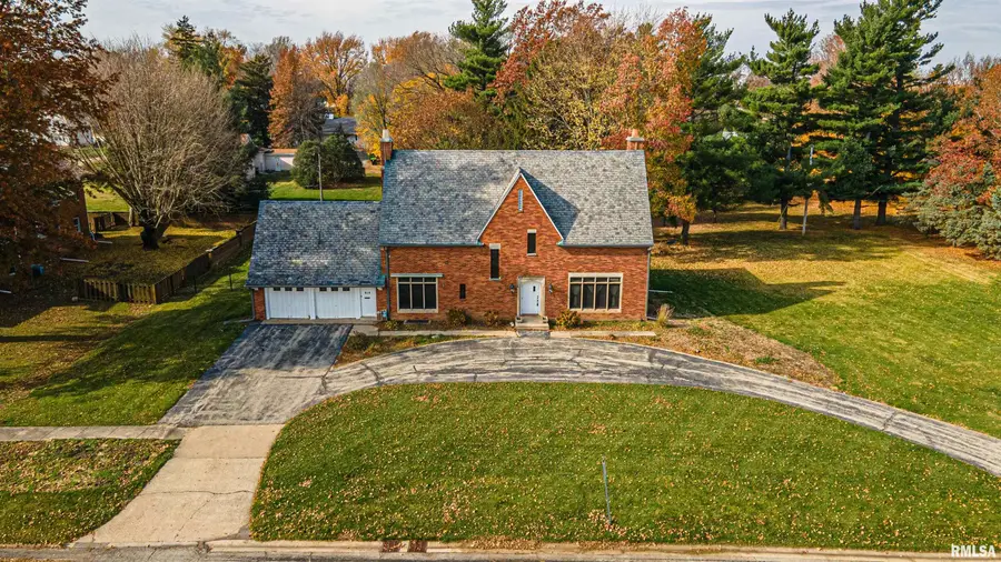 614 N Vine Street, Mount Pulaski, IL 62548 - #2