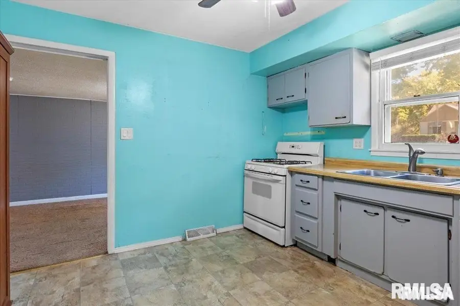 316 S Curtis Street, Edinburg, IL 62531 - #3