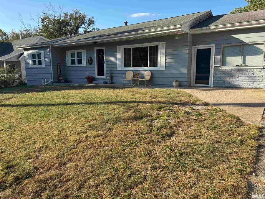 113 E Jefferson Street, Pawnee, IL 62558 - #2