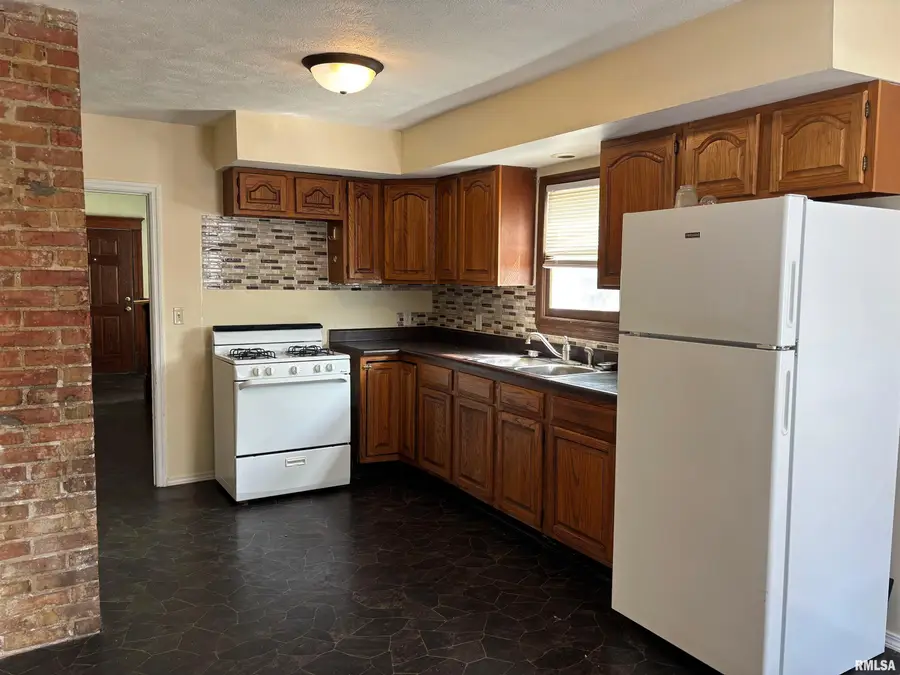 230 E Lawrence Avenue, Springfield, IL 62704 - #3