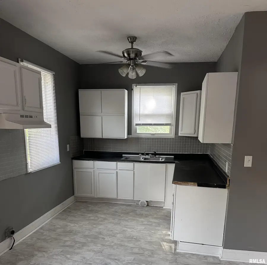 1524 S 11th Street, Springfield, IL 62703 - #2