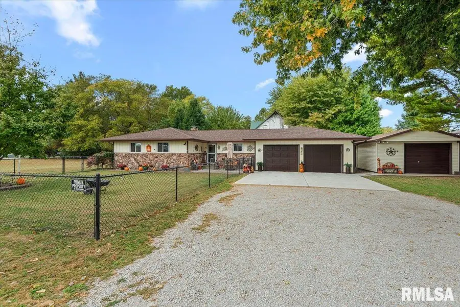 7 Washington Court, Edinburg, IL 62531 - #2