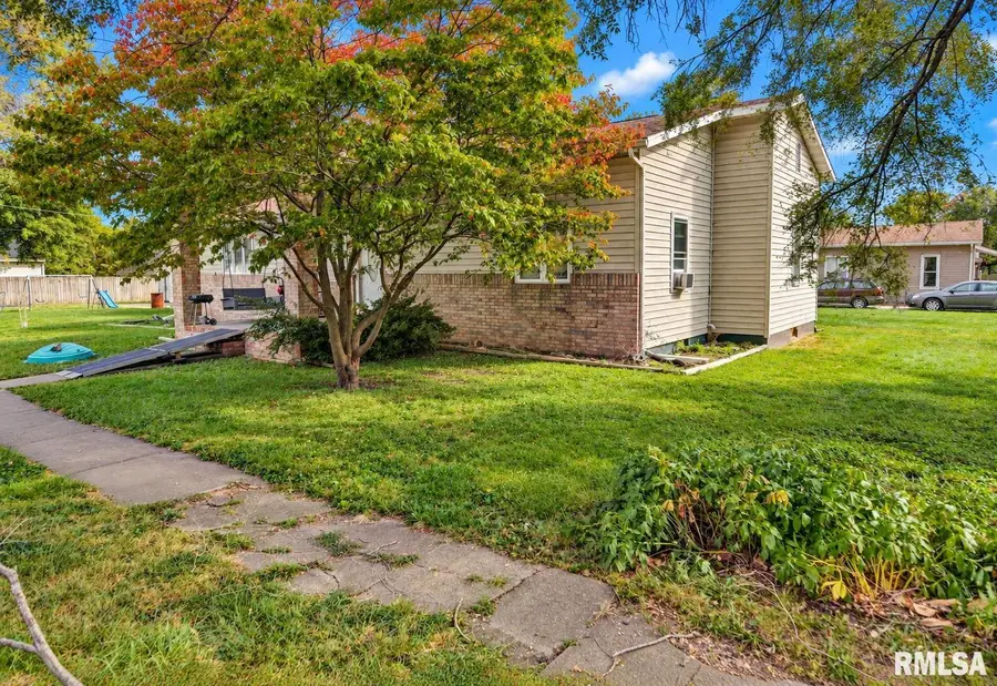 209 S Foggit Street, Edinburg, IL 62568 - #3