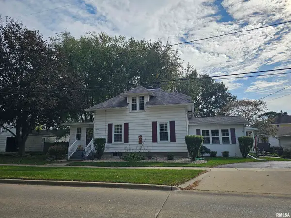 52 W Dayton Street, Galesburg, IL 61401