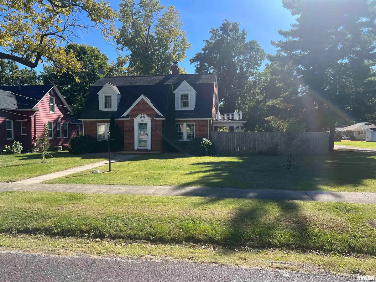 869 Edgehill Roads, Jacksonville, IL 62650 - #1
