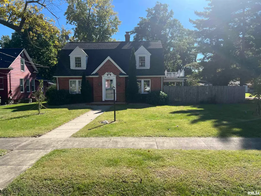 869 Edgehill Roads, Jacksonville, IL 62650 - #2