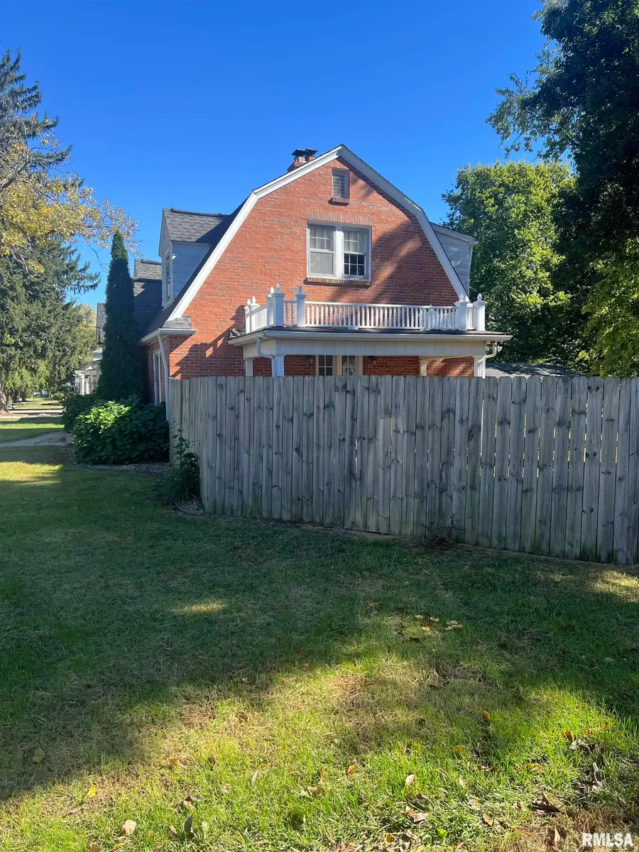 869 Edgehill Roads, Jacksonville, IL 62650 - #3