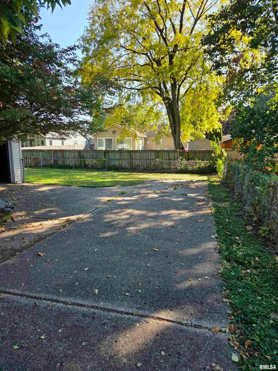 2200-2202 E Hazel Dell Road #2, Springfield, IL 62703 - #2