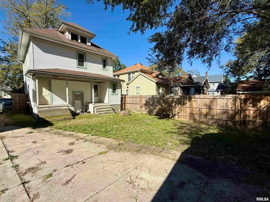 217 Sumner Street, Galesburg, IL 61401 - #2