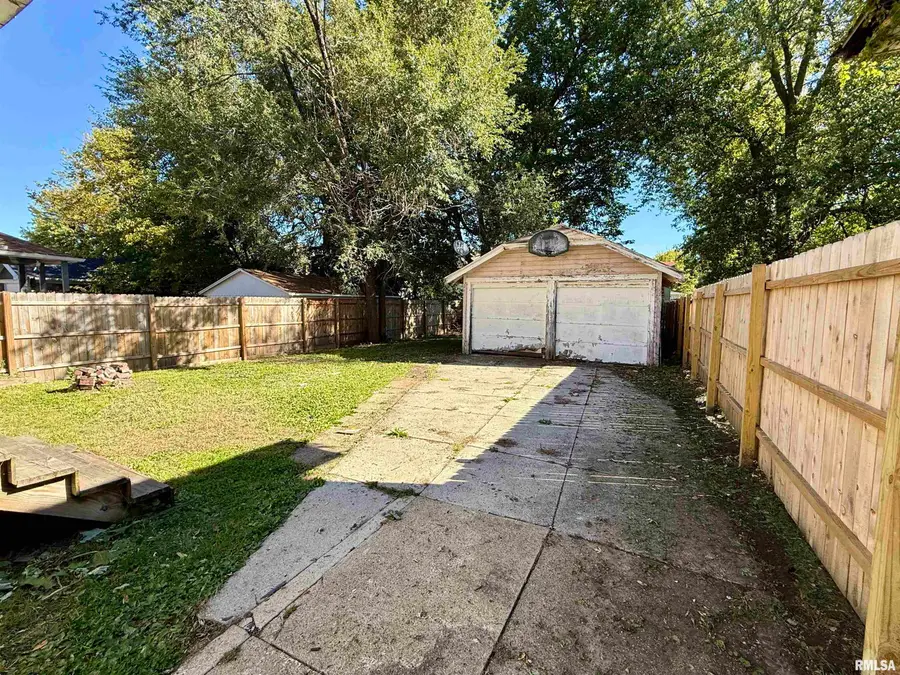 217 Sumner Street, Galesburg, IL 61401 - #3