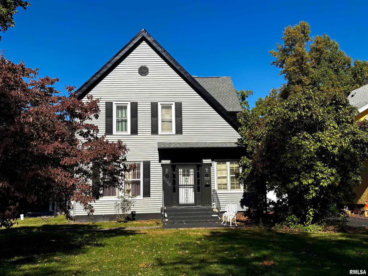 1144 W Lafayette Avenue, Jacksonville, IL 62650 - #1