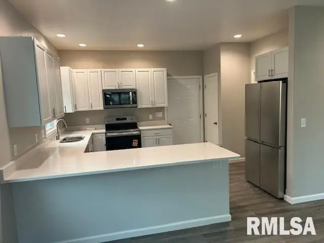 910 E Heights Avenue, Taylorville, IL 62568 - #2
