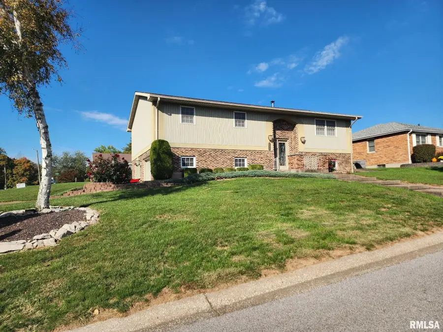 2334 Mary Lane, Quincy, IL 62301 - #2