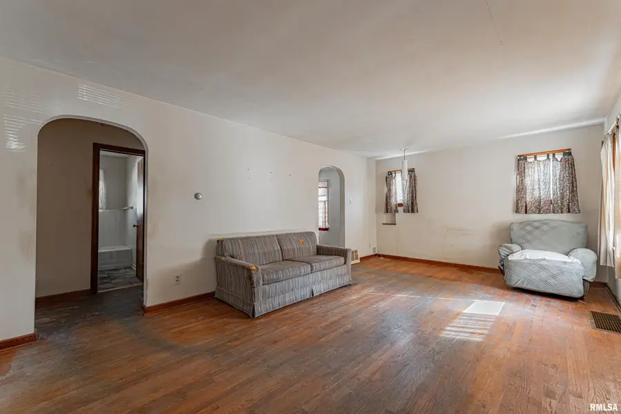 610 4th Street, Lincoln, IL 62656 - #2