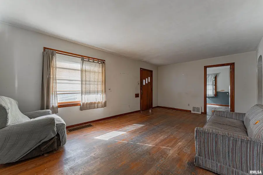 610 4th Street, Lincoln, IL 62656 - #3