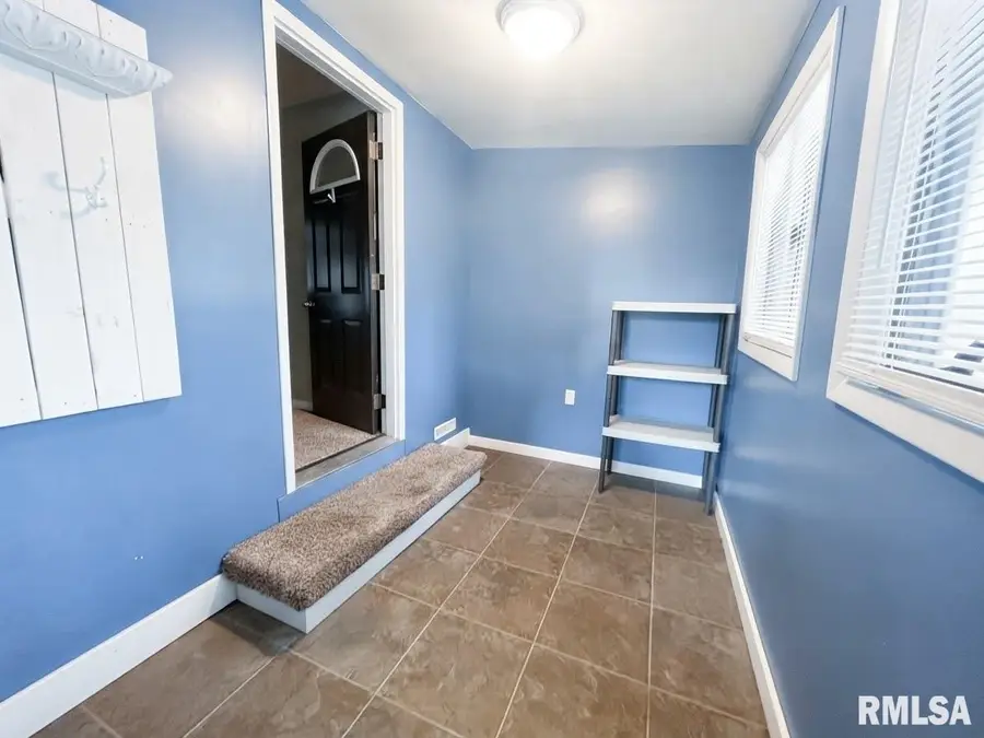 921 N Silver Street, Taylorville, IL 62568 - #3