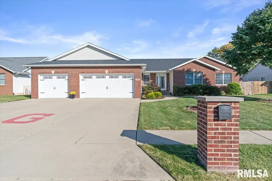 520 Pleasant Court, Chatham, IL 62629 - #2