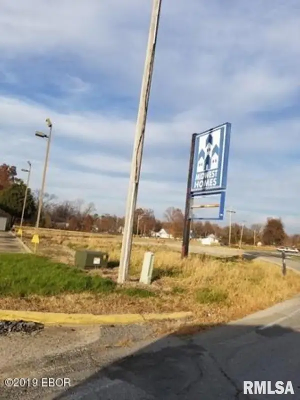 000 E Plaza Drive, Carterville, IL 62918