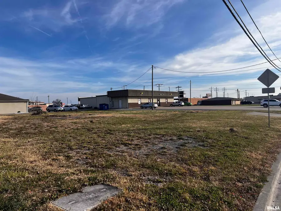 000 N Carbon Street, Marion, IL 62959 - #2