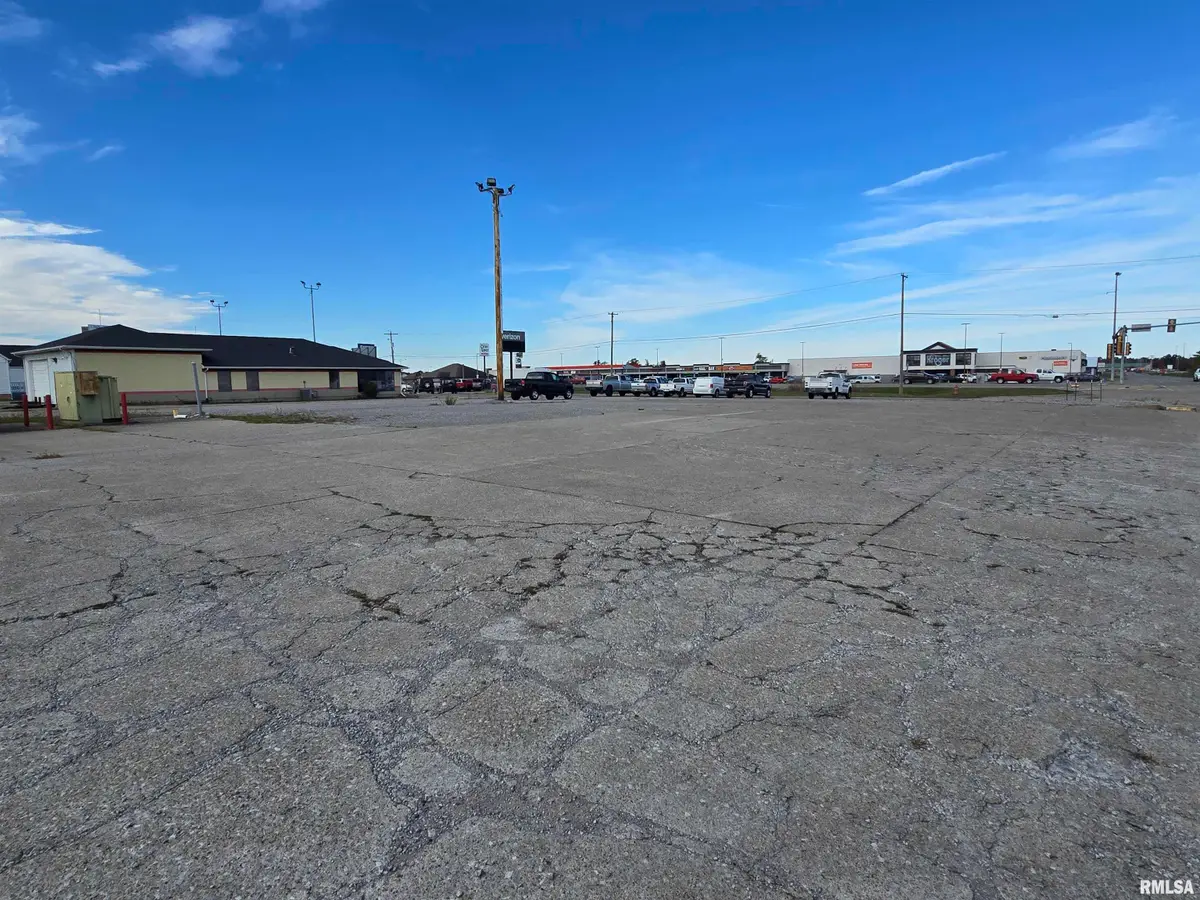 630 N Commercial Street, Harrisburg, IL 62946 - Image #1