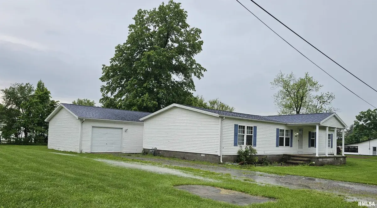 403 E Sycamore Street, Kinmundy, IL 62854 - Image #1