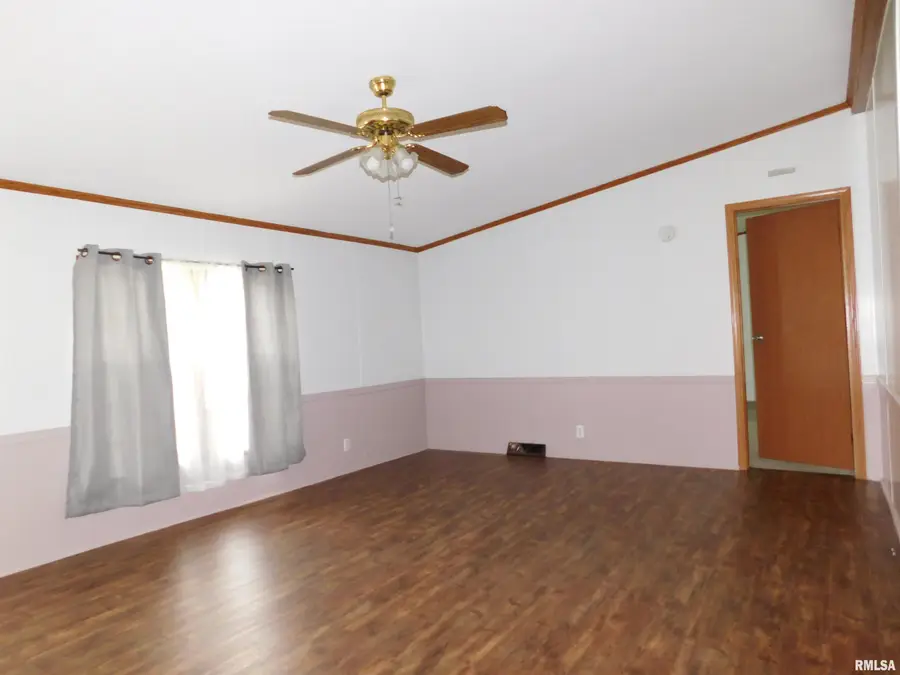 403 E Sycamore Street, Kinmundy, IL 62854 - Image #2