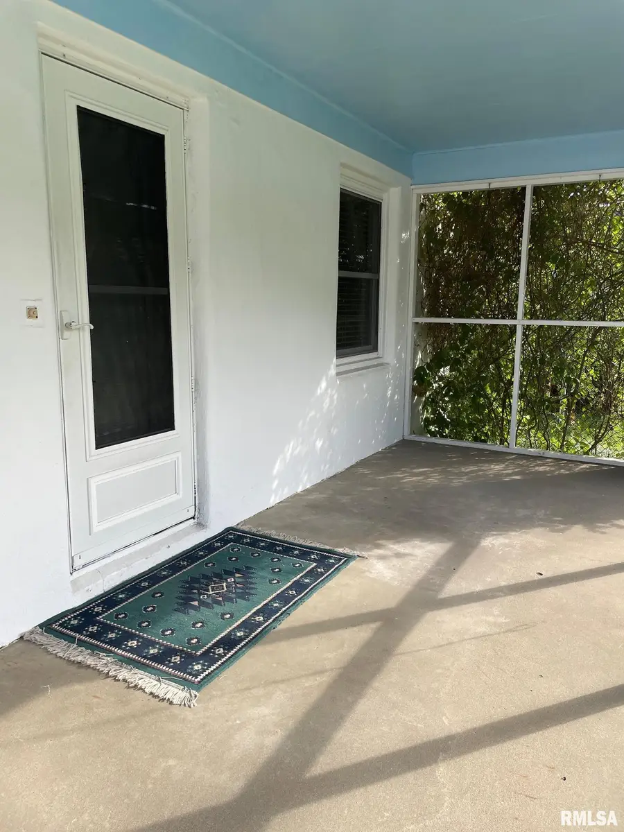 901 W Elm Street, Carmi, IL 62821 - Image #2