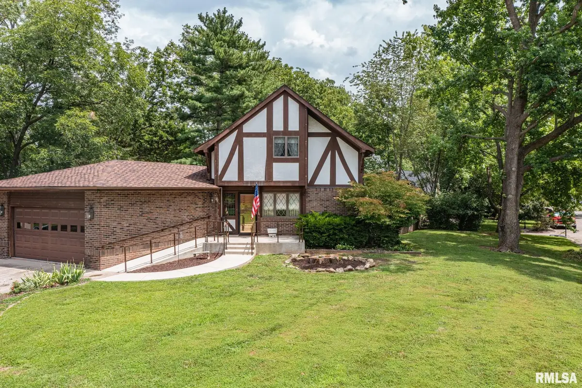 102 Lost Hollow Drive, Salem, IL 62881 - Image #1