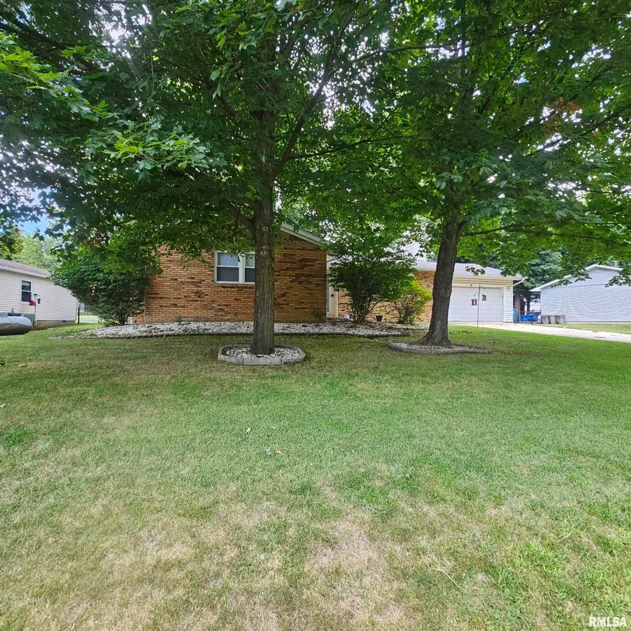 1011 Blueberry Hill Avenue, Mount Vernon, IL 62864 - Image #2