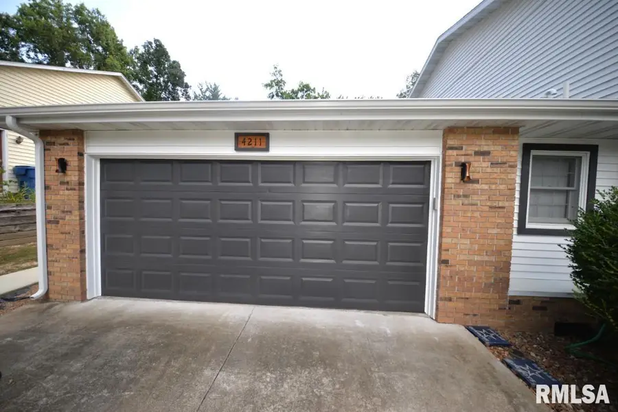 4211 Fox Creek Street, Mount Vernon, IL 62864 - Image #2
