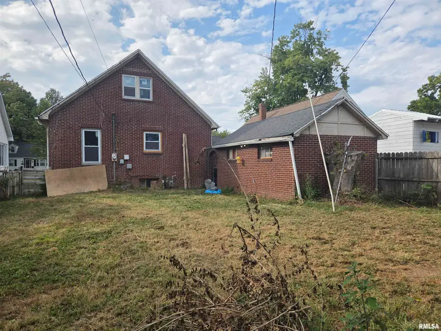 633 Oak Street, Carmi, IL 62821 - Image #2