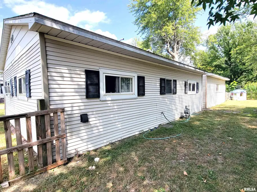 595 West Street, Louisville, IL 62858 - Image #2