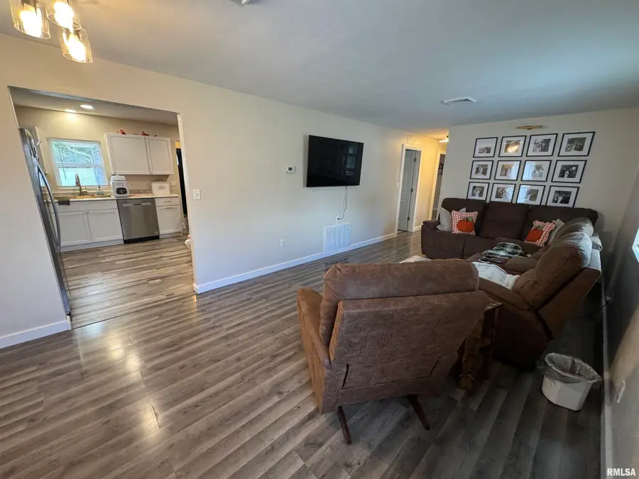 801 W 5th Street, Flora, IL 62839 - Image #3